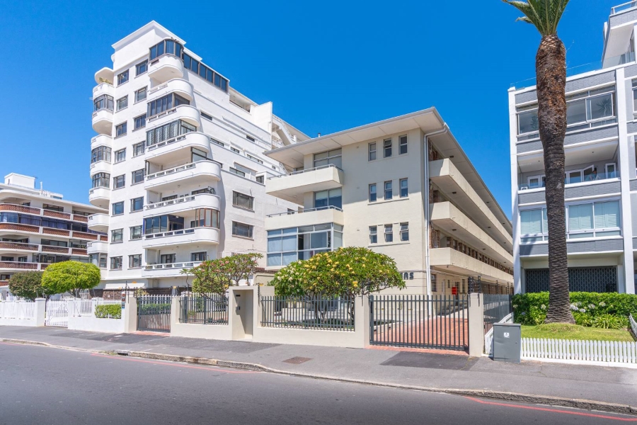 To Let 1 Bedroom Property for Rent in Sea Point Western Cape